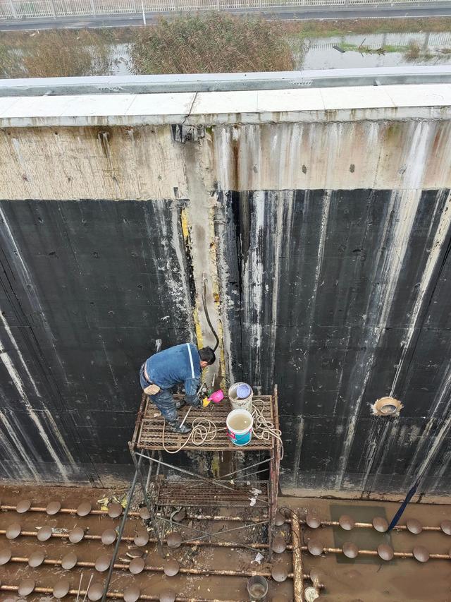 瓷砖水池漏水用什么补漏好呢(瓷砖水池漏水用什么方法可以修补) 瓷砖水池漏水用什么补漏好呢(瓷砖水池漏水用什么方法可以修补)